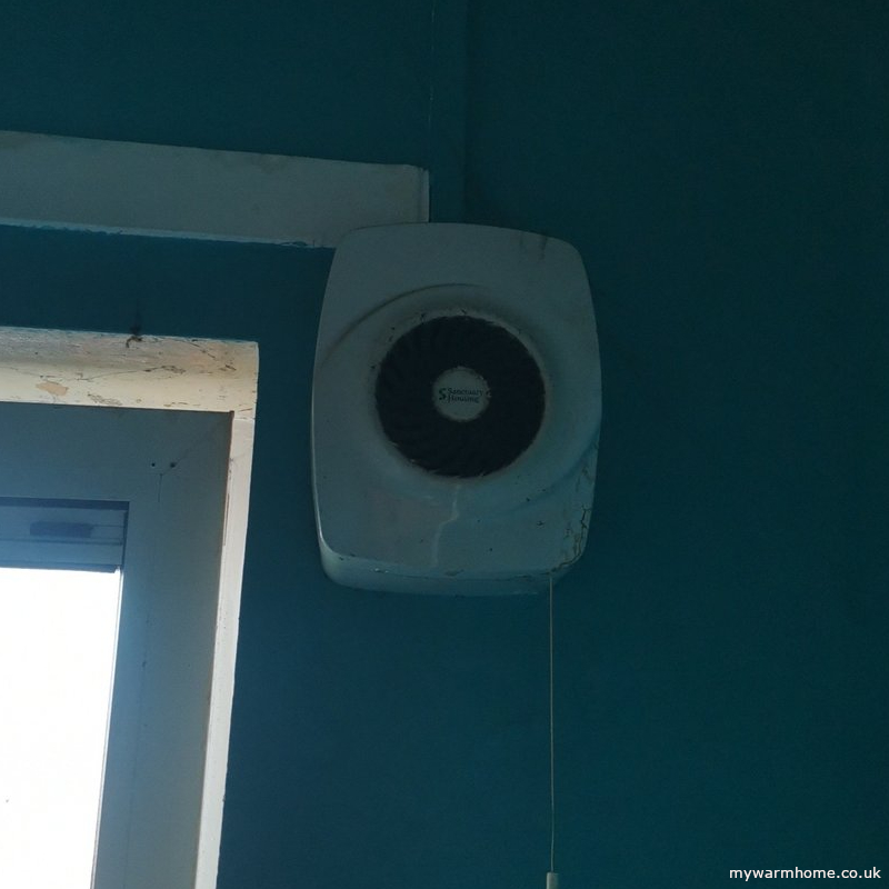External extractor terminal near a building opening
