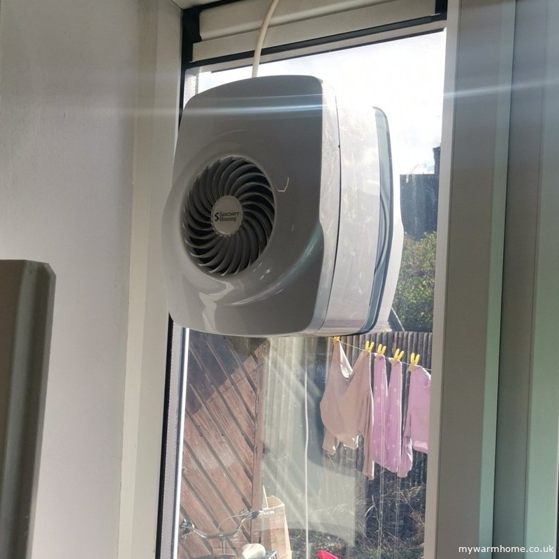 Window-mounted intermittent extractor fan